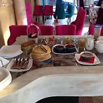 Хотел авеню 2*
