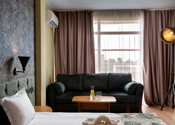 Avenue Hotel 2*