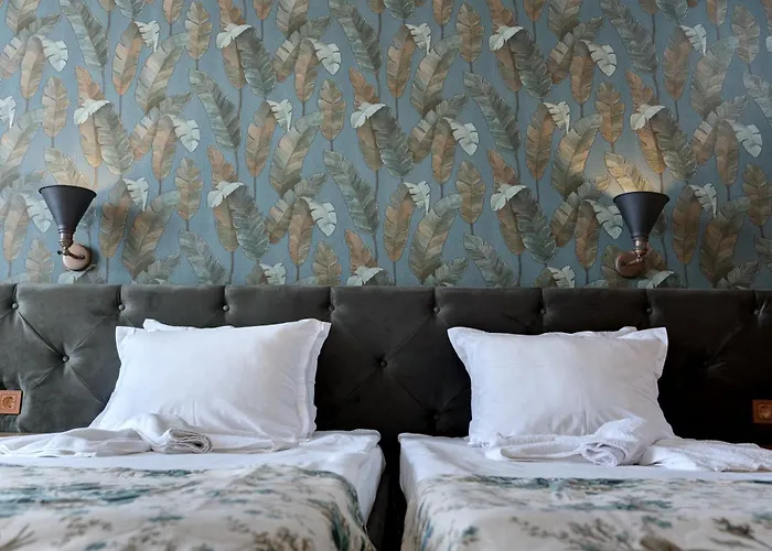 Avenue Hotel