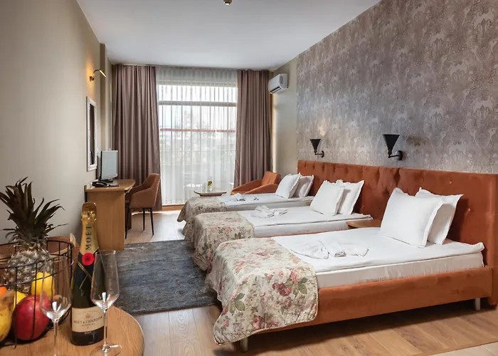 Avenue Hotel