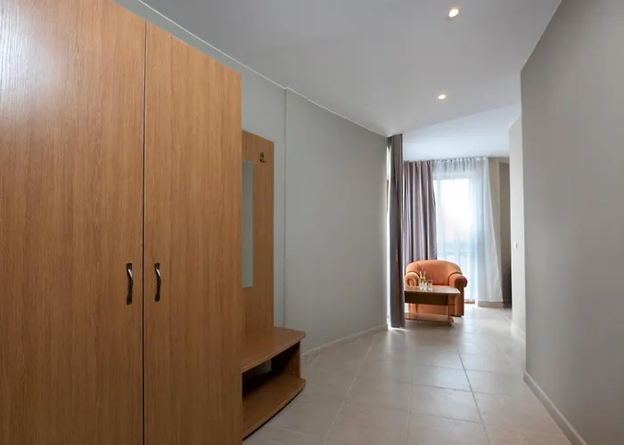 Hotel Avenue 2*