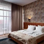 Avenue 2* Sluneční pobřeží